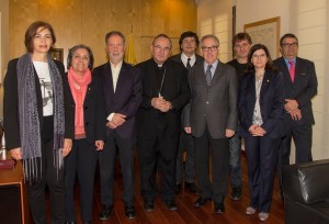 L’arquebisbe Pujol amb l’alcalde Josep Poblet; el rector de Sant Esteve, Jordi Vila i altres representants municipals