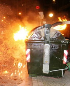 Imatge d'arxiu d'un contenidor cremant a Tarragona