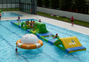 Els inflables a la piscina, un dels atractius