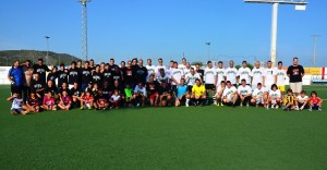 Participants de la setena edició del partit de futbol contra el càncer, celebrada el passat any