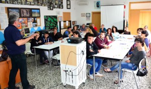 Imatge d’una de les jornades del curs de manipulació d’aliments organitzat per l’Escola d’Adults Municipal