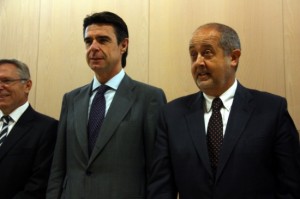 916918El ministre d'Indústria, José Manuel Soria, amb el conseller d'Empresa i Ocupació, Felip Puig. Foto: ACN